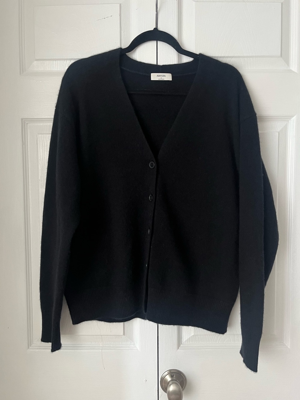 🖤 Aritzia - 100% Cashmere V-Neck Cardigan in Black